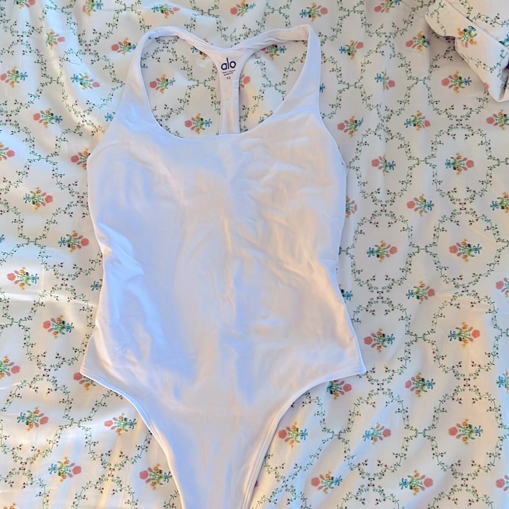 Alo Yoga Sleek Back Bodysuit in White, XS
